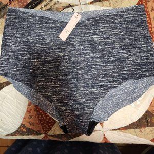 Brand New!! Cute !! VICTORIA'S SECRET No-Show Cheeky Panty XL